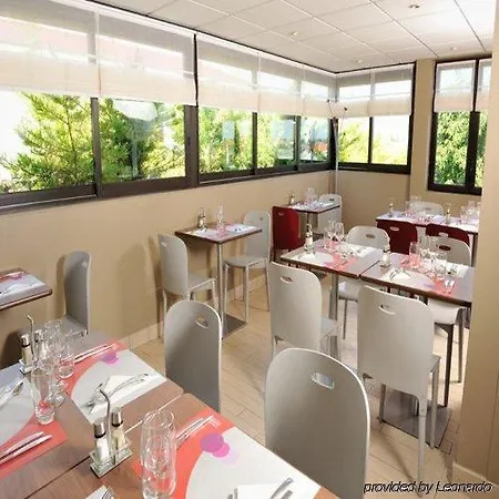 Otel Campanile Ferrand - Le Brezet 3*