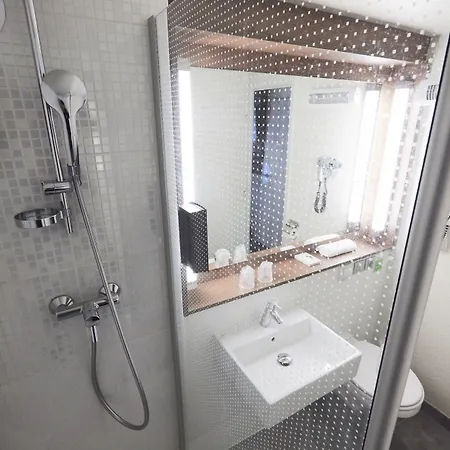 Отель Campanile Nature - Ferrand Le Brezet 3*
