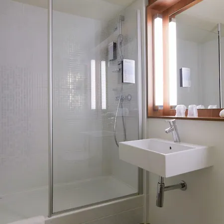 Hotel Campanile Ferrand - Le Brezet 3*