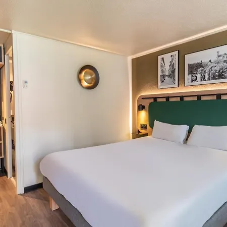 Otel Campanile Nature - Ferrand Le Brezet 3*