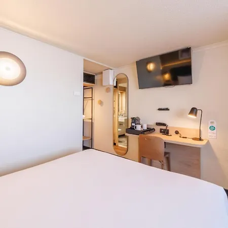 Отель Campanile Nature - Ferrand Le Brezet 3*