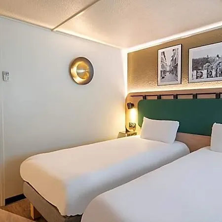 Отель Campanile Nature - Ferrand Le Brezet 3*