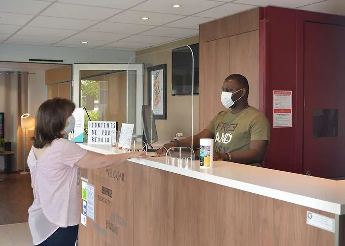 Hotel Campanile Nature - Ferrand Le Brezet