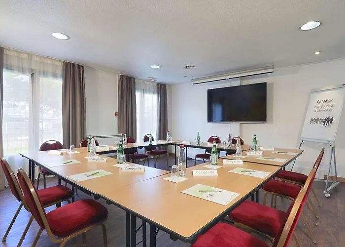 Otel Campanile Nature - Ferrand Le Brezet 3*