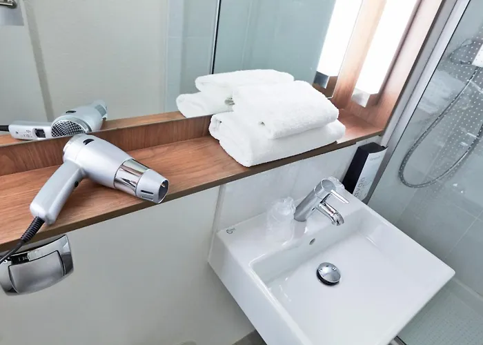 Campanile Nature - Ferrand Le Brezet Hotel 3*