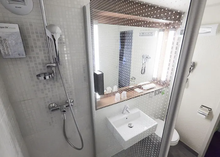 Otel Campanile Nature - Ferrand Le Brezet 3*