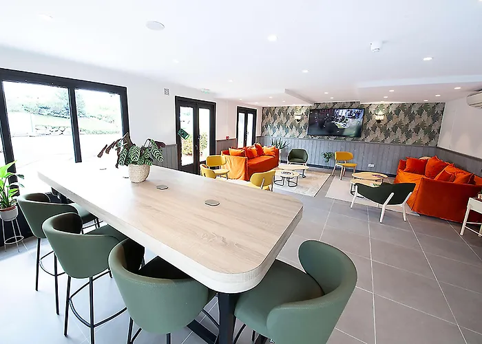 Otel Campanile Nature - Ferrand Le Brezet 3*