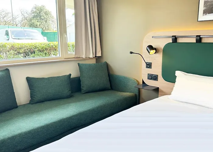 Hotel Campanile Nature - Ferrand Le Brezet