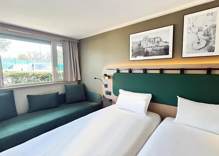 Hotel Campanile Nature - Ferrand Le Brezet 3*