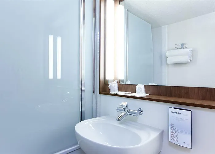 Otel Campanile Nature - Ferrand Le Brezet 3*